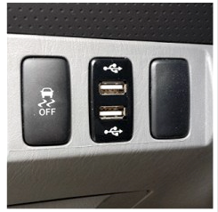 USB разъем в штатную заглушку Carav Toyota