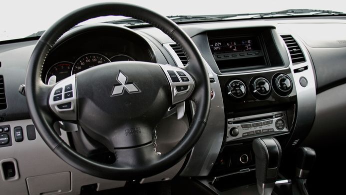 Рамка переходная AWM Mitsubishi Pajero Sport 2008-2015